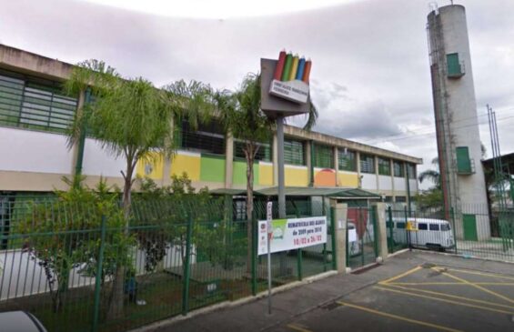 Incêndio atingiu estacionamento de escola municipal em Osasco; as causas ainda são desconhecidas e serão investigadas