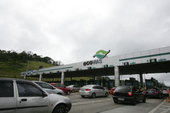 As rodovias Imigrantes e Anchieta são a principal ligação entre a região metropolitana e o Litoral
