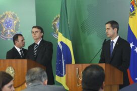Há hoje 300 mil venezuelanos em risco de morte na Venezuela, disse Guaidó ao lado de Bolsonaro