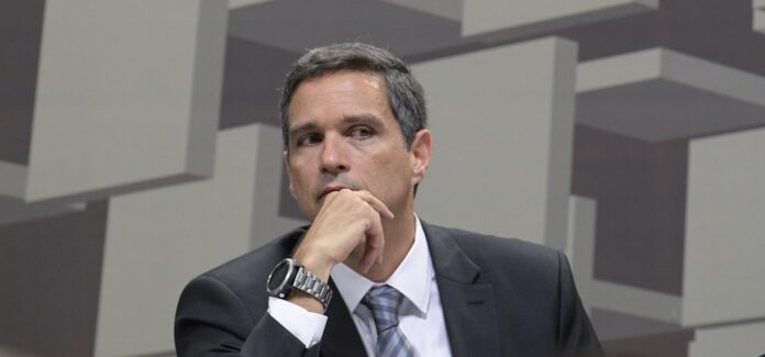 O economista Roberto Campos Neto tomou posse ontem no cargo de presidente do Banco Central, em cerimônia discreta