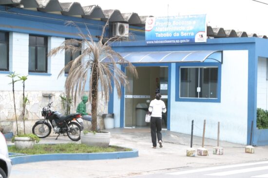 Após ser atingido pelos tiros, o rapaz chegou a ser socorrido por moradores ao PS Antena, mas não resistiu aos ferimentos e morreu