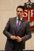 O presidente da Alesp, Cauê Macris (PSDB), quer colocar para análise do plenário uma PEC para adiantar a posse dos deputados