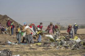 O Boeing 737 MAX 8 caiu no domingo (10) ao sudeste de Adis Abeba, seis minutos depois de decolar; acidente deixou 157 mortos