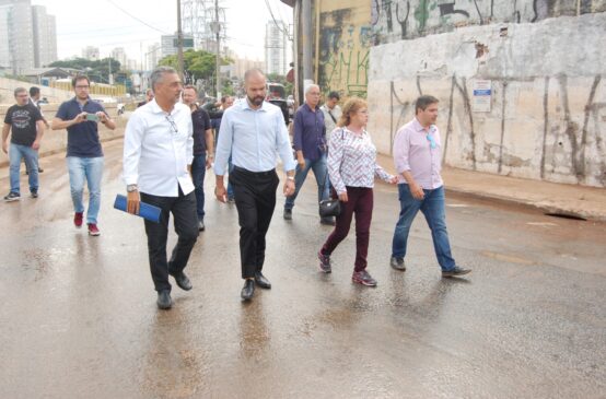 O prefeito iniciou as vistorias próximo da estação Tamanduateí do metrô, e seguiu para a avenida Francisco Mesquita