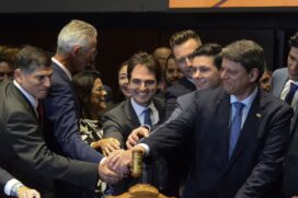 Três diferentes grupos venceram os três blocos de aeroportos ofertados no leilão de sexta-feira