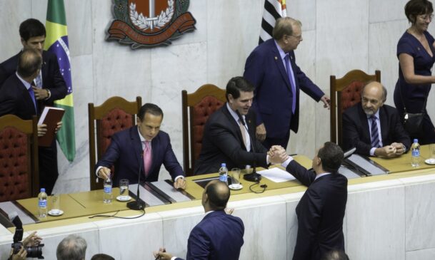 SÃO PAULO, SP - 15.03.2019: ALESP DÁ POSSE A DEPUTADOS NO ESTADO - O governador João Doria acompanha ao lado do depuado eleito Cauê Macris (PSDB), a posse da nova legislatura na Assembléia Legislativa de São Paulo