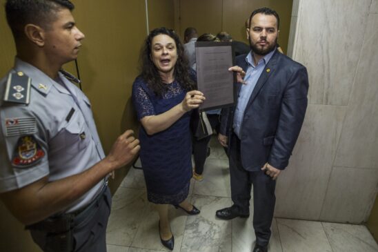 Os deputados Paulo Fiorilo (PT), Gil Diniz (PSL) e Janaina Paschoal (PSL) acompanharam a abertura dos protocolos nesta segunda