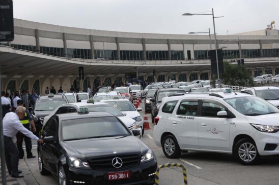 Prefeitura alterou pela 2ª vez em 3 dias regras para acesso de táxis e carros de apps em Congonhas