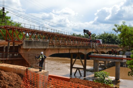 Na última semana, a prefeitura lançou a primeira treliça de escoramento da nova ponte do Jardim Vante