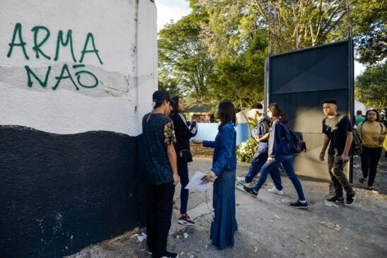 Estudantes da escola estadual foram recebidos com dinâmicas, leitura das cartas de apoio e orquestra