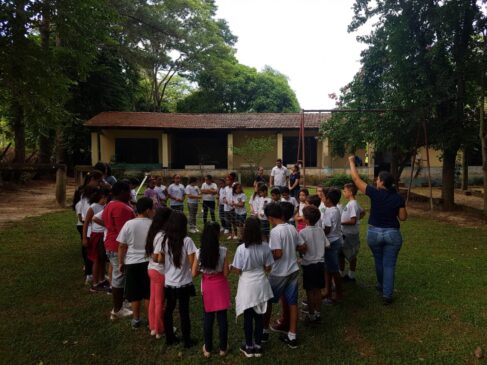 Alunos da rede municipal de ensino realizam visita monitorada ao Centro de Educação Ambiental