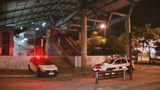 Quando as chamas foram controladas, foi encontrado um corpo de um homem no local; as causas ainda são investigadas