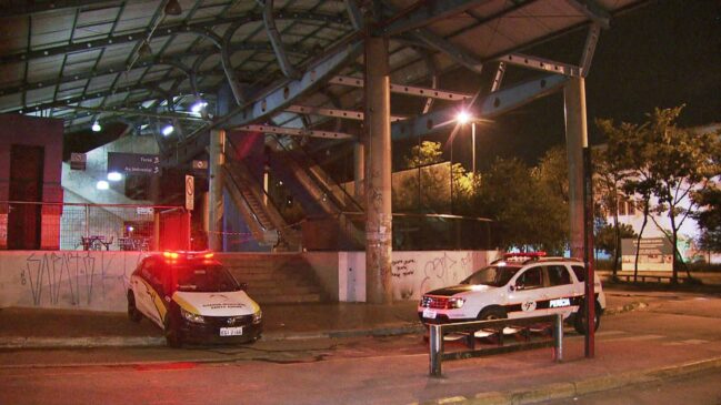Quando as chamas foram controladas, foi encontrado um corpo de um homem no local; as causas ainda são investigadas