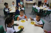 A sugestão é a de privilegiar pequenos agricultores; há 280 mil crianças em creches conveniadas