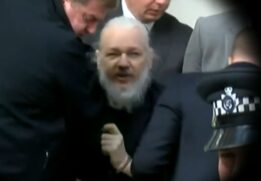 O fundador do WikiLeaks, Julian Assange, estava na Embaixada do Equador em Londres e foi preso nesta quinta-feira
