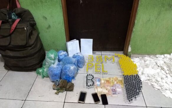 PM encontra 12 mil papelotes de cocaína e 7 mil pedras de crack em mala abandonada na avenida Jacu Pêssego