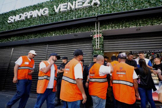 Fiscalização em shopping na Paulista; vários comerciantes já tinha sido autuados em outros locais