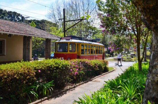 Bonde Turístico O tour dura em torno de 50 minutos e o trajeto que o Bondinho Turístico percorre é da Estação Emílio Ribas até o Portal de Entrada da cidade. Ingresso: R$ 15, por pessoa, crianças de até 5 anos não pagam. Horário de funcionamento: das 10h