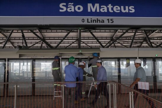 O novo prazo para a entrega das obras é janeiro de 2020; Doria e Covas visitaram a futura estação São Mateus nesta segunda
