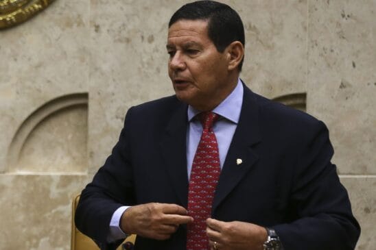 Vice-presidente da República, o general Hamilton Mourão, rebateu as críticas feitas à classe militar pelo escritor