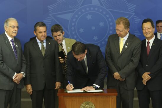 Em breve cerimônia do Palácio do Planalto, o presidente Jair Bolsonaro assinou decreto ontem