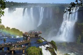 Foz do Iguaçu está na tríplice fronteira do Brasil com Argentina e Paraguai, no centro geográfico do Mercosul