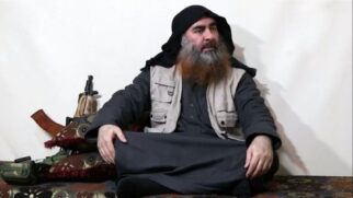 Vídeo que mostra um homem apontado como Abu Bakr al-Baghdadi, líder da organização, foi divulgado nesta segunda-feira