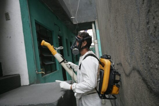 Prefeitura faz fumacê para eliminar mosquito da dengue