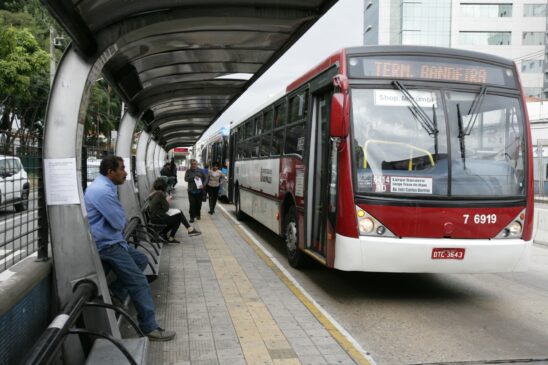 Passageiros da Capital procuram outras rotas de ônibus para economizarem no vale-transporte