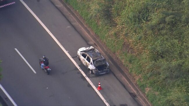 O acidente ocorreu na madrugada desta quinta-feira, na altura do km 42 da rodovia Anhanguera, no sentido São Paulo