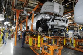 Em março, o nível da produção industrial ficou 17,6% abaixo do pico da série histórica do IBGE
