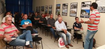 Os temas abordados são relações humanas, direção defensiva, primeiros socorros, turismo e legislação de trânsito