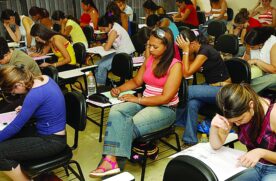 A prova também pode ser feita pelos chamados treineiros - estudantes que vão concluir o ensino médio depois de 2019