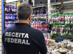 Foram recolhidos cerca de 500 mil relógios no shopping Korai, na rua Barão de Duprat, perto da 25 de Março