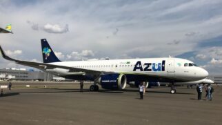 Avi&atilde;o da Azul