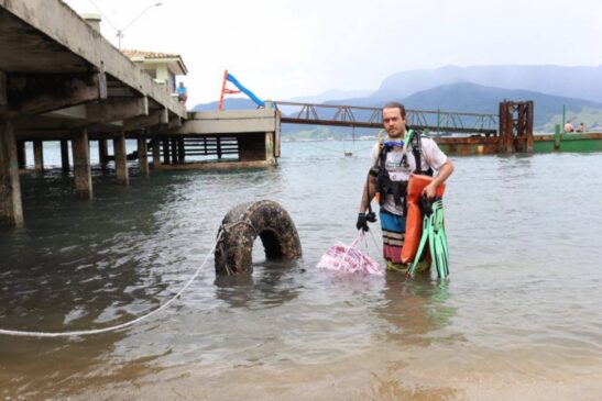 Foi necessária a ação de mergulhadores em 17 pontos do mar