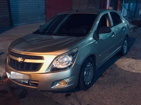 Carro foi localizado na rua Estella Mazuca, na Vila Margarida, em Ferraz de Vasconcelos; menores seguem a disposição da Justiça