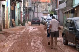 Fornecimento de água foi interrompido; Sabesp investiga causa do vazamento, que atingiu casas e estabelecimentos comerciais