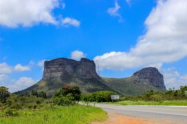 Cidade Histórica de Lençóis. Lençóis serve como porta de entrada para desbravar a Chapada Diamantina. Seu centro histórico preservado, proveniente da extração de diamantes, no século 19, a torna uma das cidades coloridas para visitar ao redor do mundo.