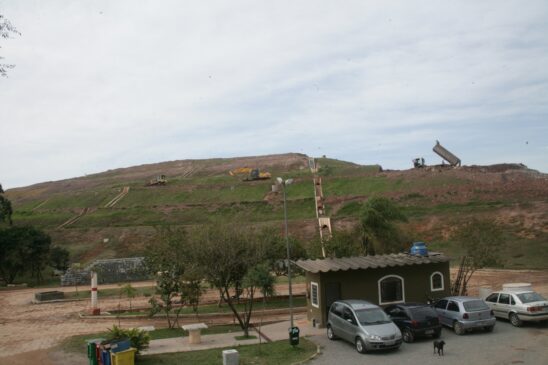 Segundo a prefeitura, o município de Embu das Artes produz cerca de 300 mil toneladas de lixo por dia