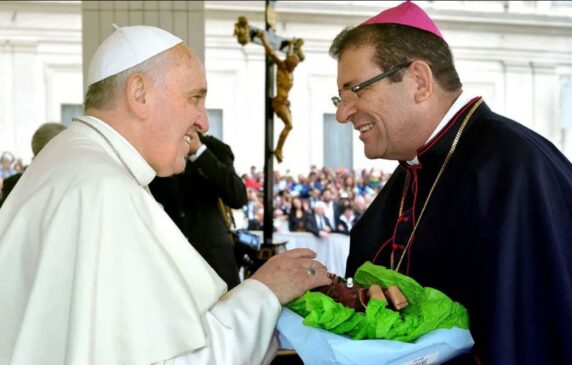 Papa Francisco mudou leis da Igreja para obrigar padres a investigar casos de assédio sexual