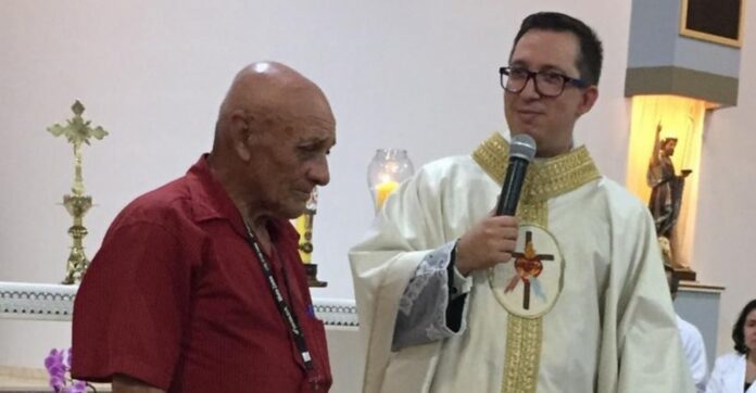 O pacote de macarrão comprado fiado por um aposentado surpreendeu com o valor que foi arrematado durante evento