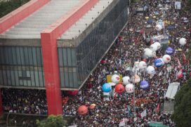 S&Atilde;O PAULO, SP, 15.05.2019: EDUCA&Ccedil;&Atilde;O-PROTESTOS-SP - Protesto em defesa da educa&ccedil;&atilde;o na av. Paulista, em SP - Manifesta&ccedil;&otilde;es em defesa de recursos para a educa&ccedil;&atilde;o s&atilde;o realizados nas capitai