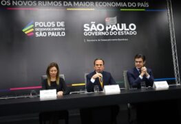 Na manhã de ontem, o governador também anunciou a criação de 11 polos de desenvolvimento