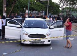 Carro do músico Evaldo Rosa dos Santos foi alvejado com 83 tiros em Guadalupe, no Rio; catador também morreu na ação