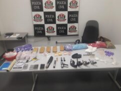 Drogas, armas e celulares foram apreendidos com os suspeitos na tarde da última quinta-feira