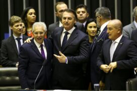 Bolsonaro participa de homenagem a humorista; 'um gesto de carinho e respeito', segundo Onyx