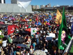 Manifestantes se concentraram na Biblioteca Nacional de Brasília
