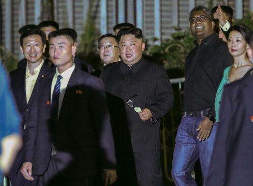 Ao centro, Kim Jong-un, l&iacute;der da Coreia do Norte