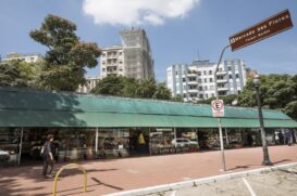 O mercado de flores do Largo do Arouche será substituído na reforma por um mercado com paredes transparentes